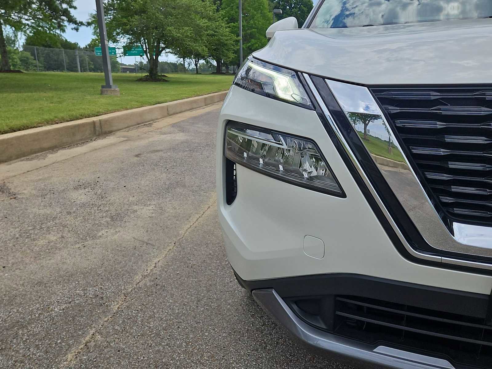 Used 2023 Nissan Rogue SL AWD/4WD image 19