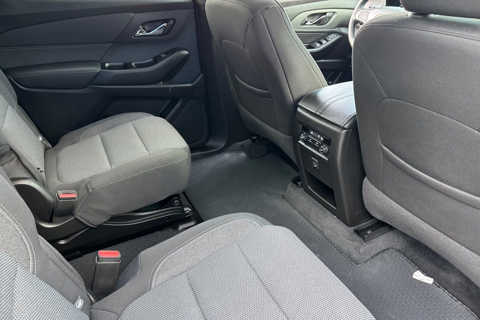 Used 2023 Chevrolet Traverse LT image 18