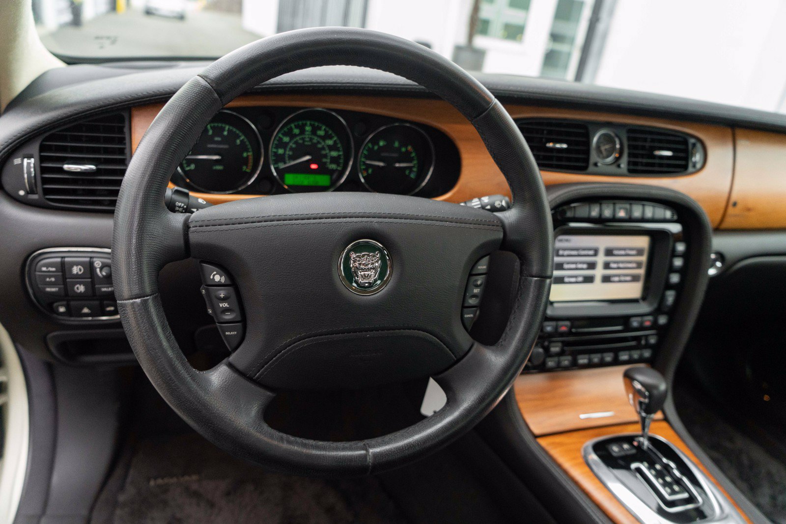 Used 2006 Jaguar XJ Vanden Plas Super V8 Portfolio RWD image 19