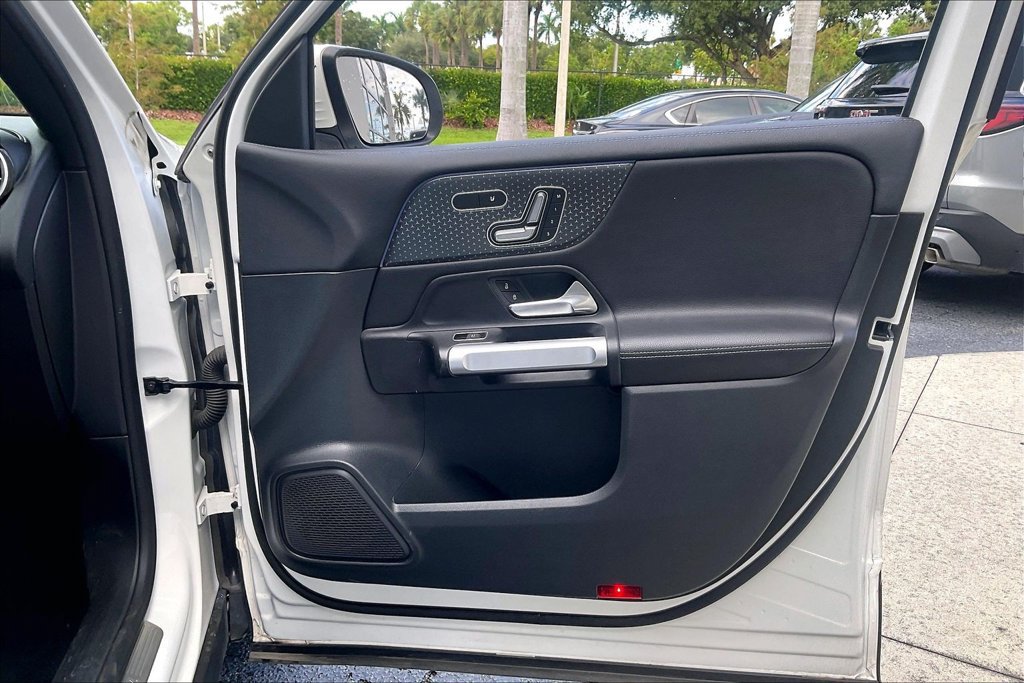Used 2025 Mercedes-Benz GLB 250 image 20