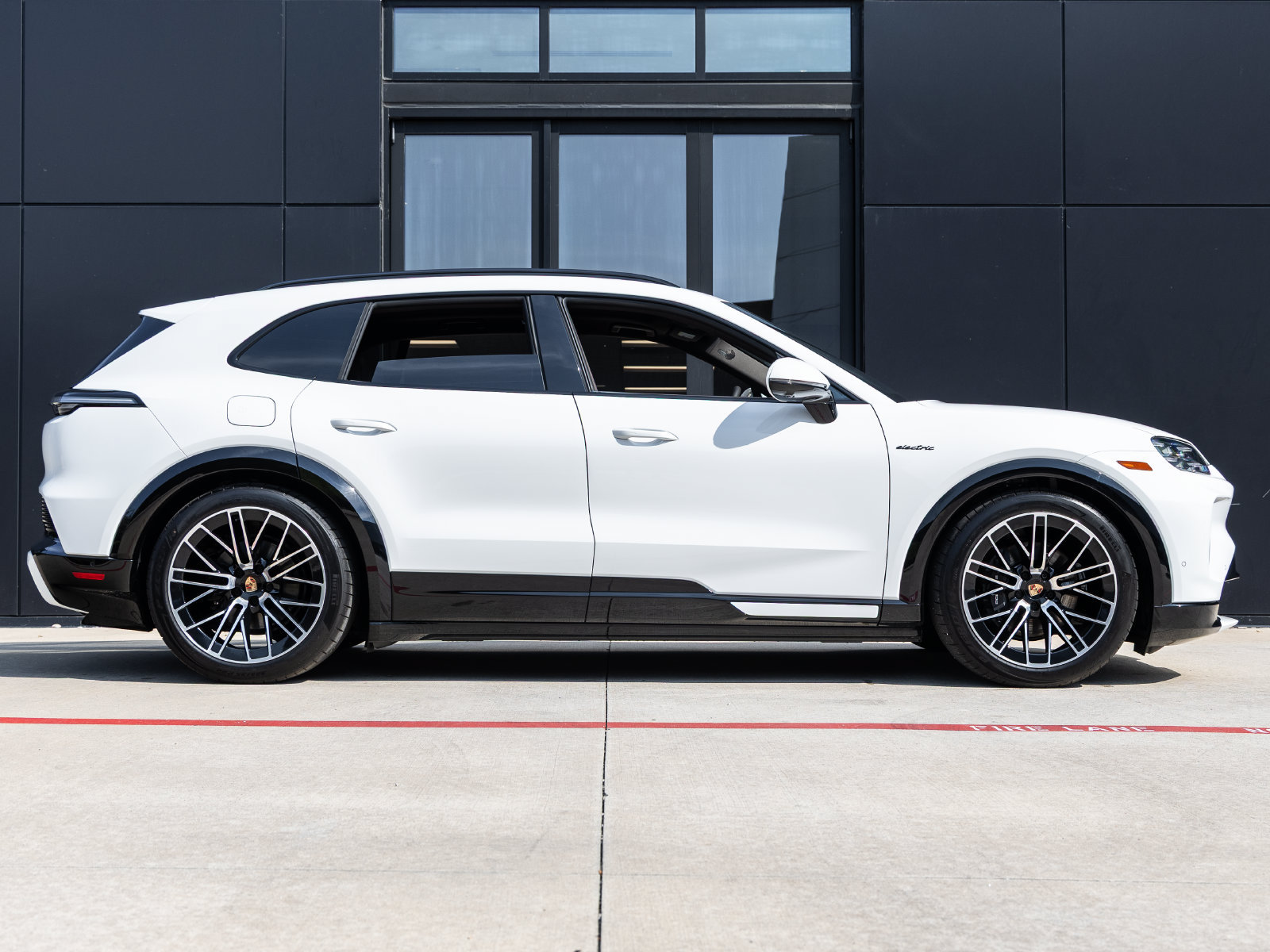 Used 2026 Porsche Cayenne Electric AWD/4WD image 12