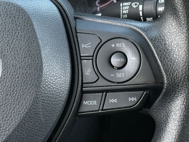 Used 2024 Toyota RAV4 XLE FWD image 15