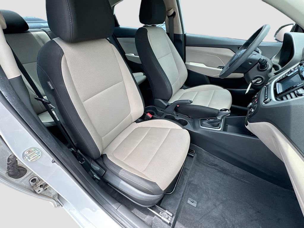 Used 2021 Hyundai Accent SE FWD image 32