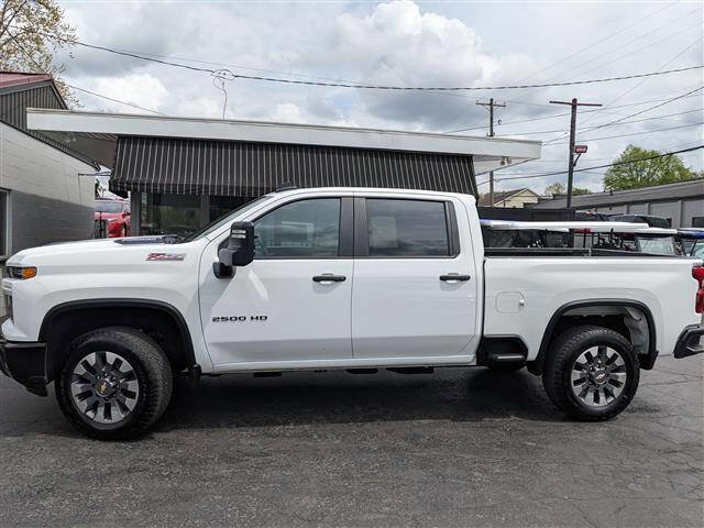 Used 2024 Chevrolet Silverado 2500 Custom w/ Custom Value Package image 2