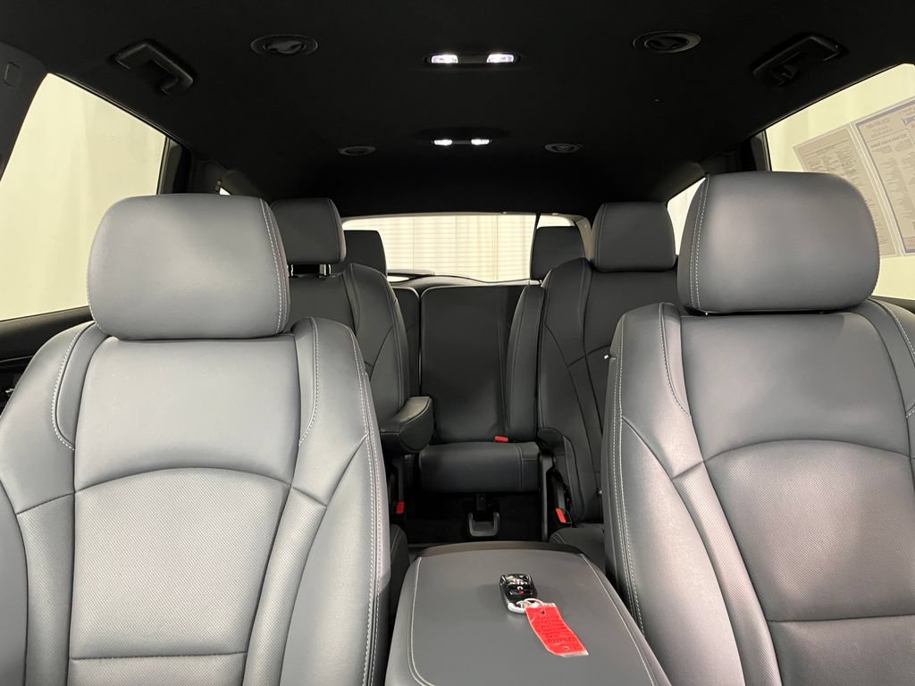 Used 2023 Buick Enclave Essence AWD/4WD image 9