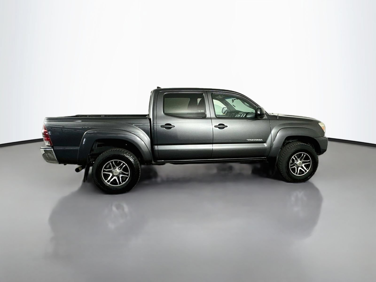 Used 2014 Toyota Tacoma PreRunner w/ SR5 Package RWD image 9