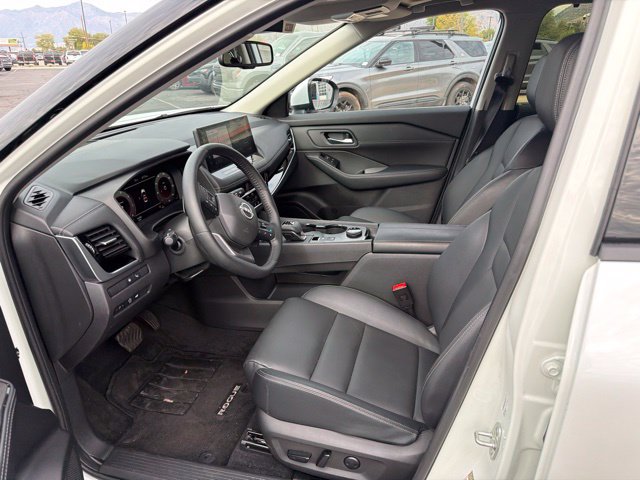 Used 2025 Nissan Rogue SL w/ SL Premium Package AWD/4WD image 17