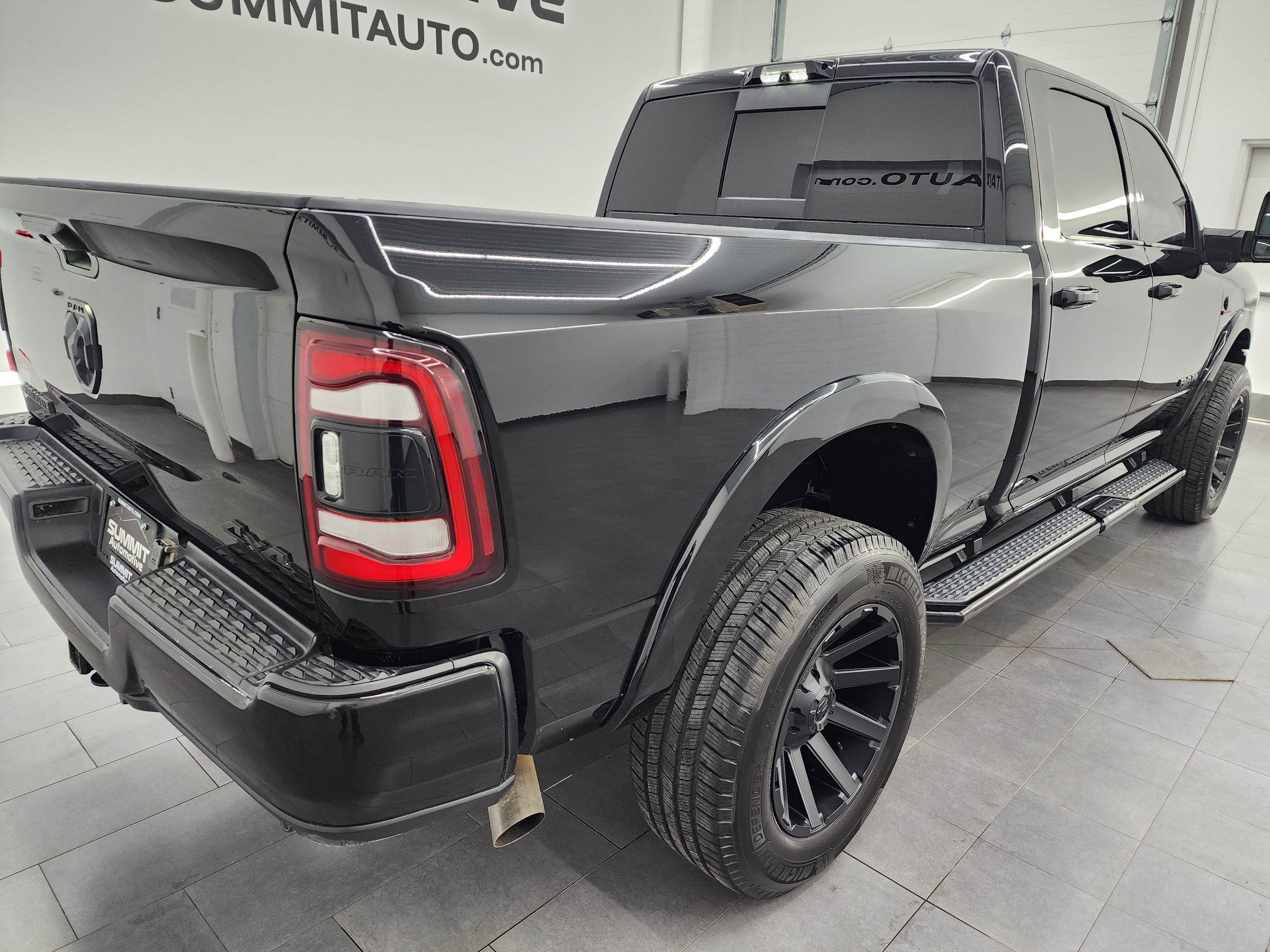 Used 2023 RAM 2500 Laramie AWD/4WD image 4