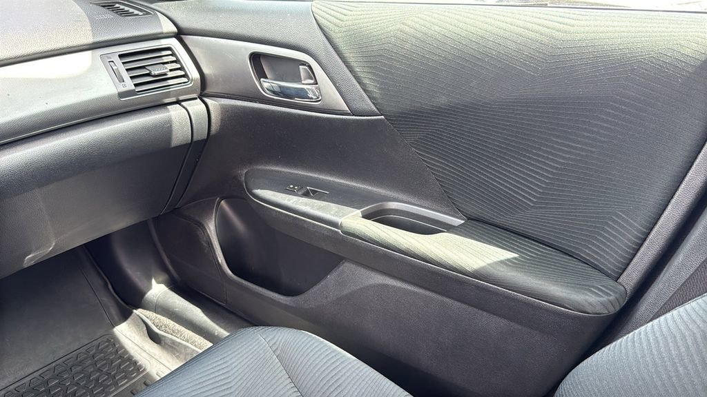 Used 2015 Honda Accord LX image 24