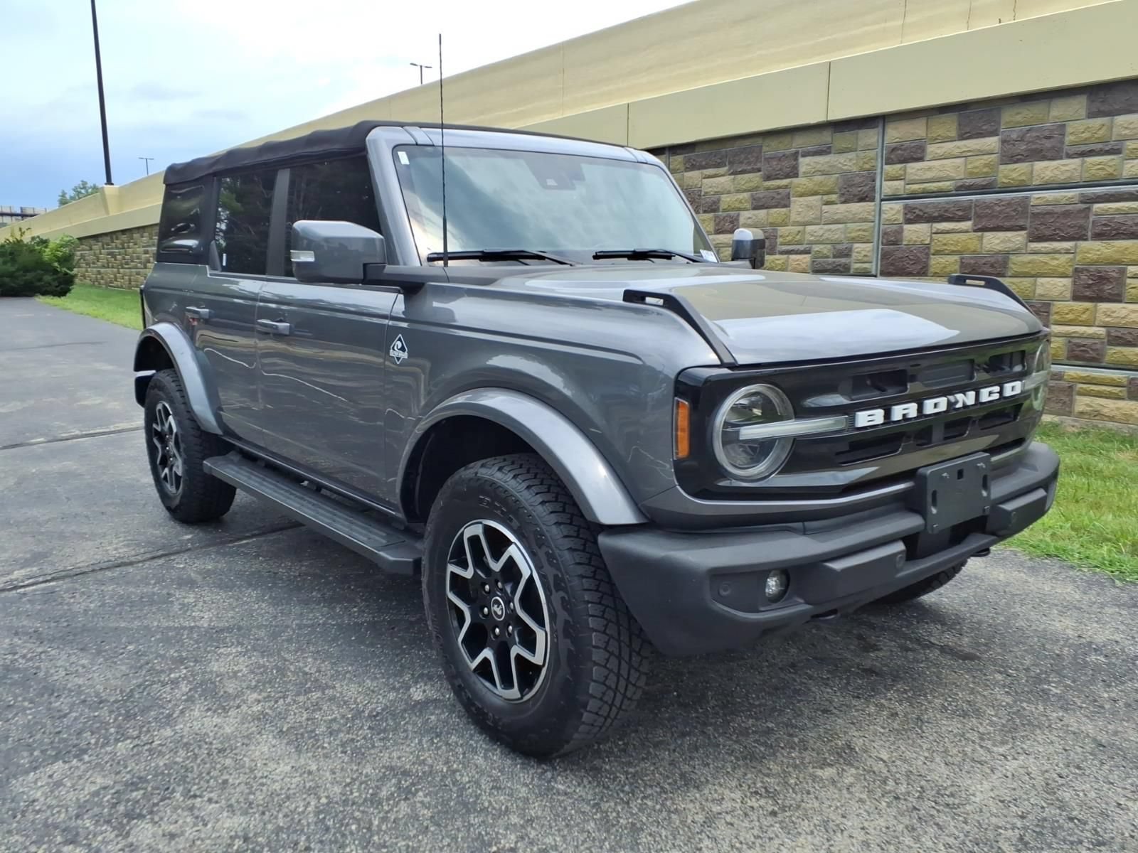 Used 2021 Ford Bronco Outer Banks AWD/4WD image 2