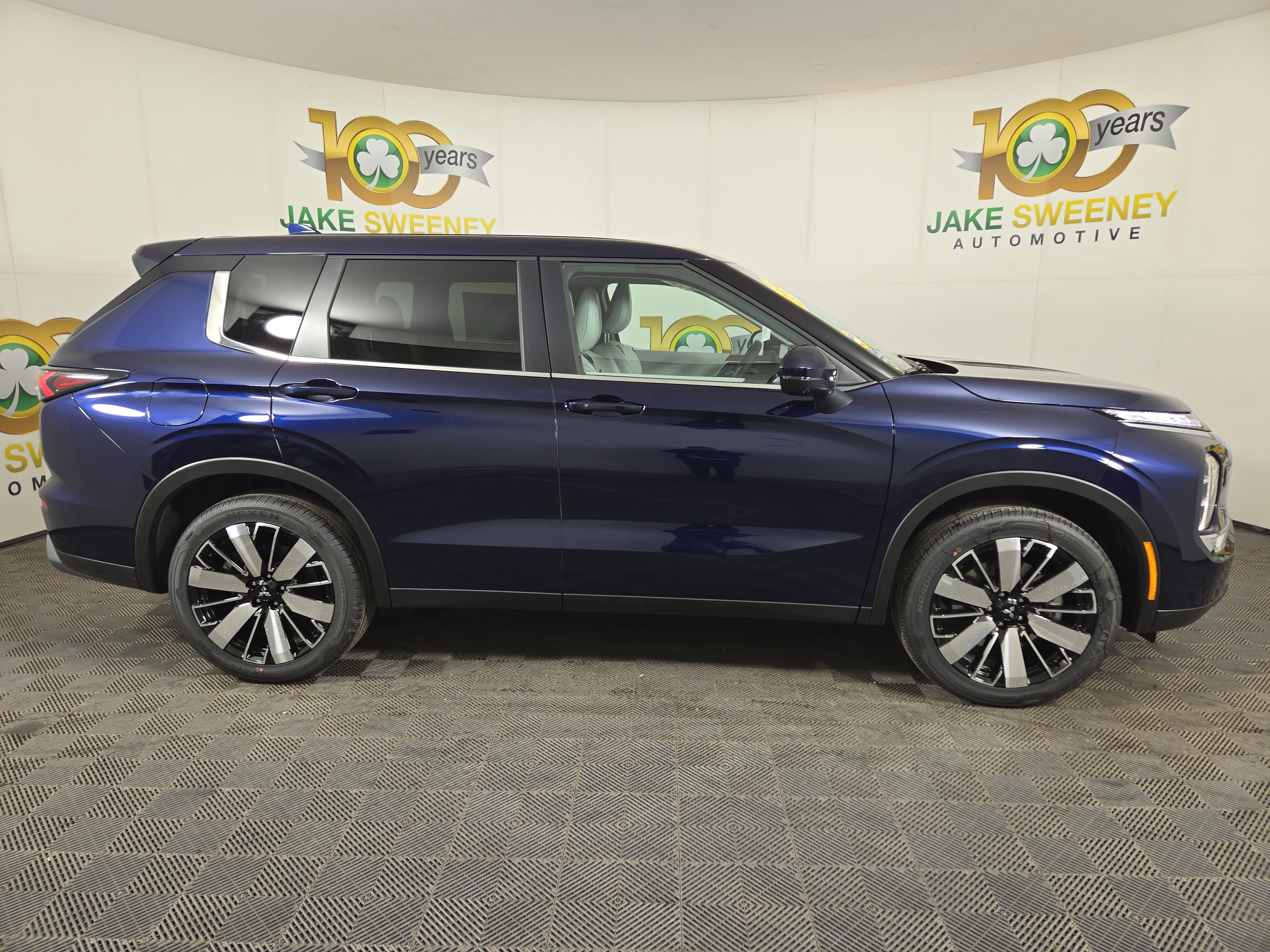 New 2026 Mitsubishi Outlander SE image 8