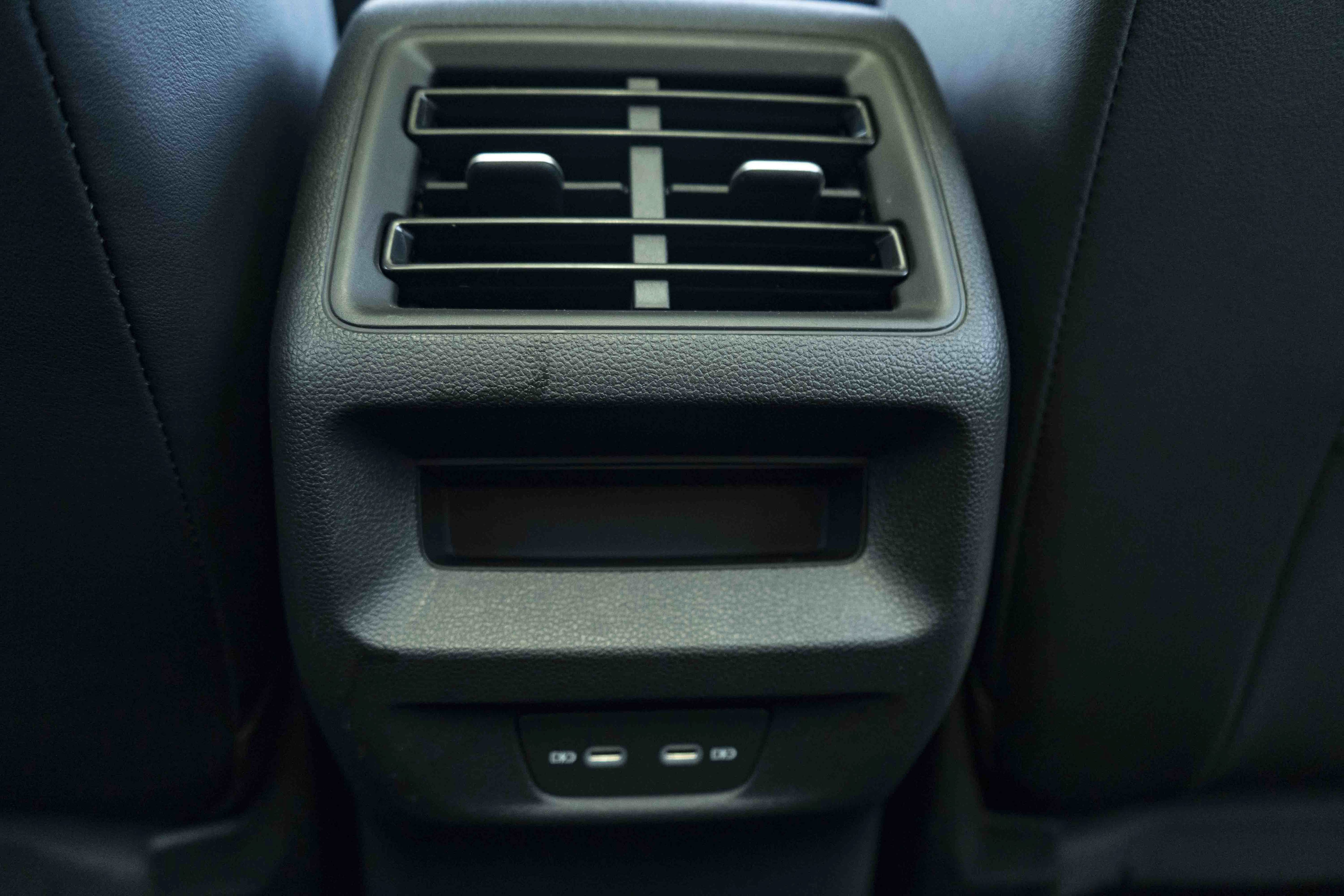 Certified 2025 Volkswagen Tiguan SE w/ Panoramic Sunroof Package AWD/4WD image 36