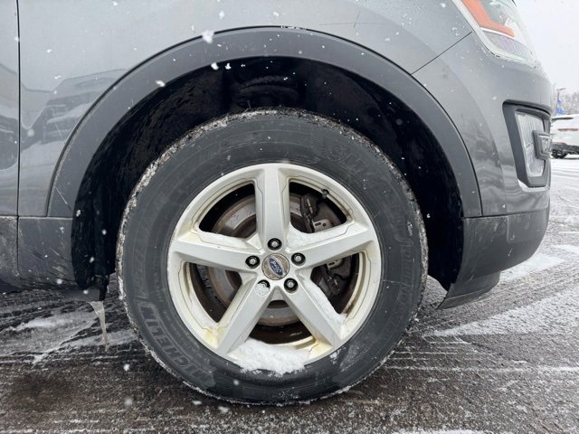 Used 2017 Ford Explorer XLT w/ Equipment Group 202A image 10