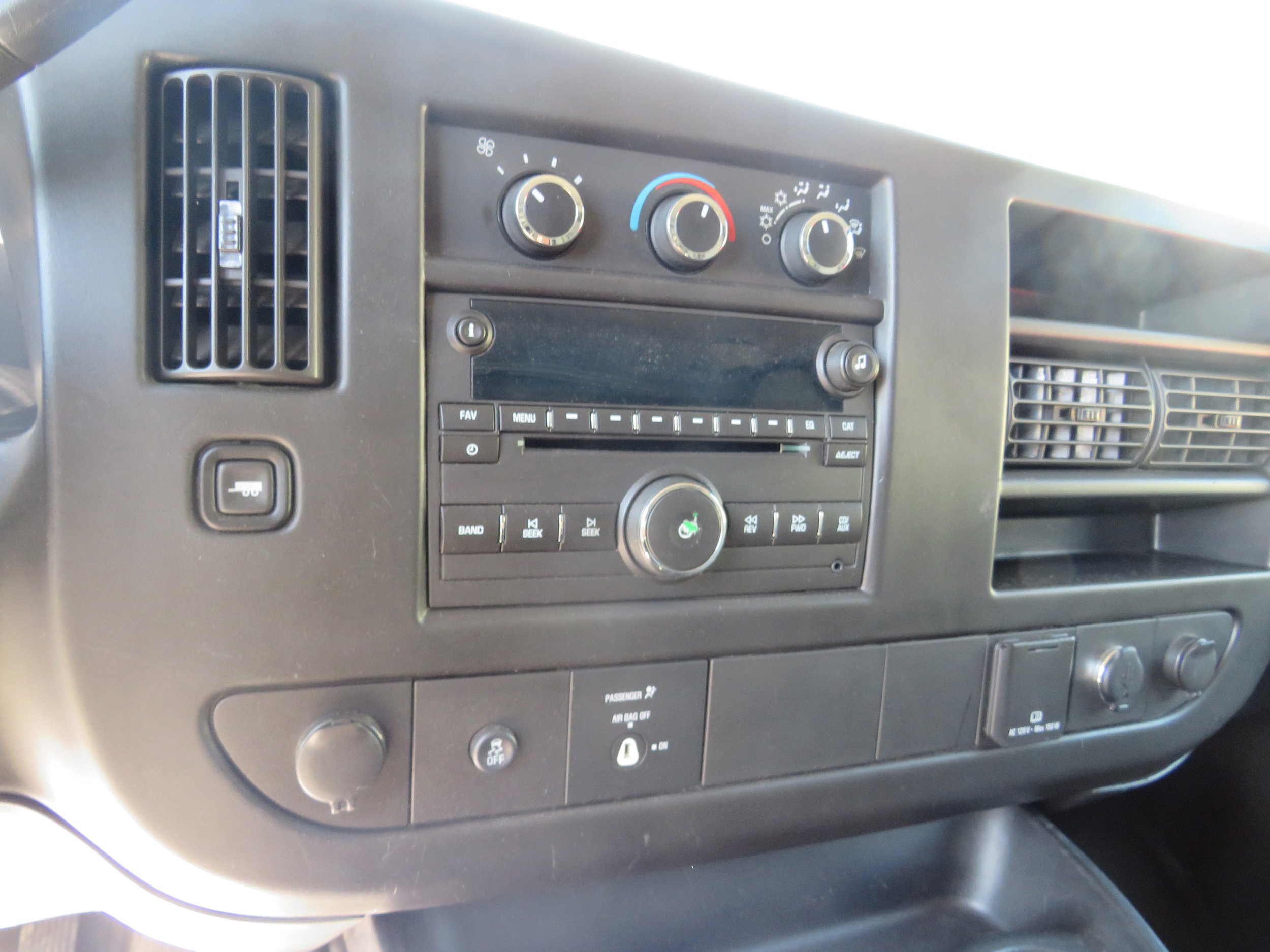 Used 2017 GMC Savana 2500 RWD image 9