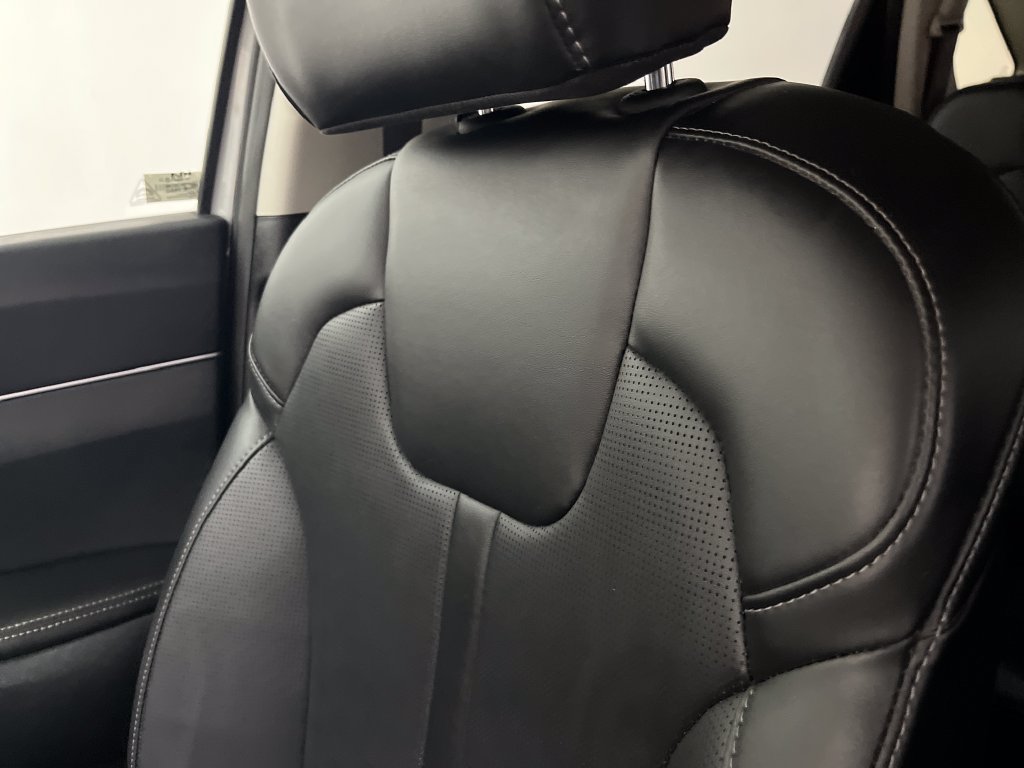Used 2025 Kia Sorento S w/ Panoramic Sunroof Package FWD image 24