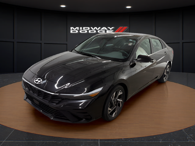 Used 2025 Hyundai Elantra SEL FWD image 2