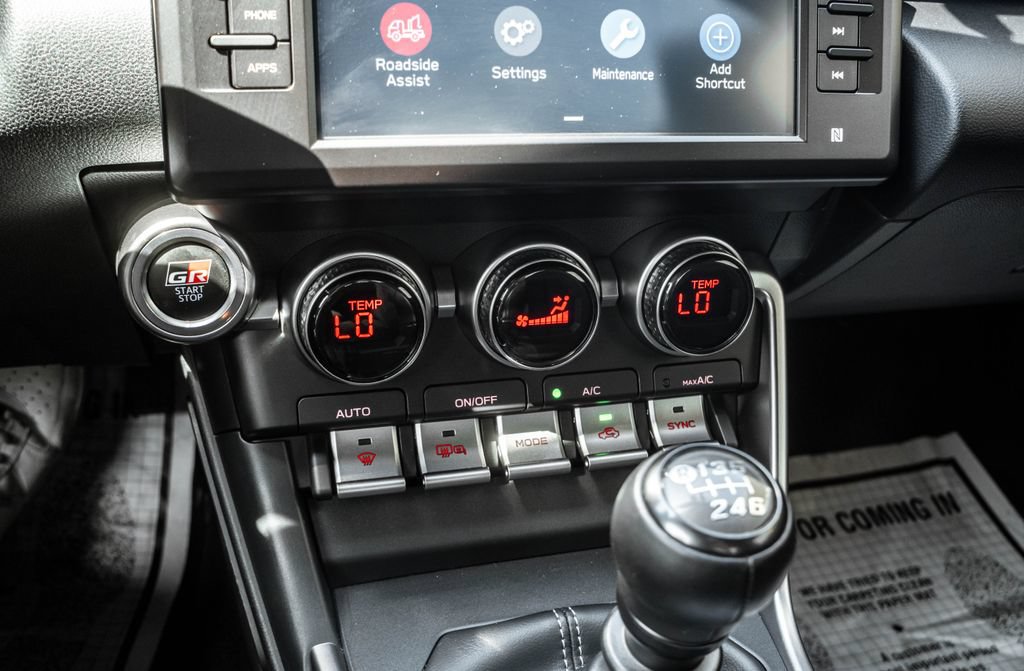 Used 2025 Toyota GR86 RWD image 10