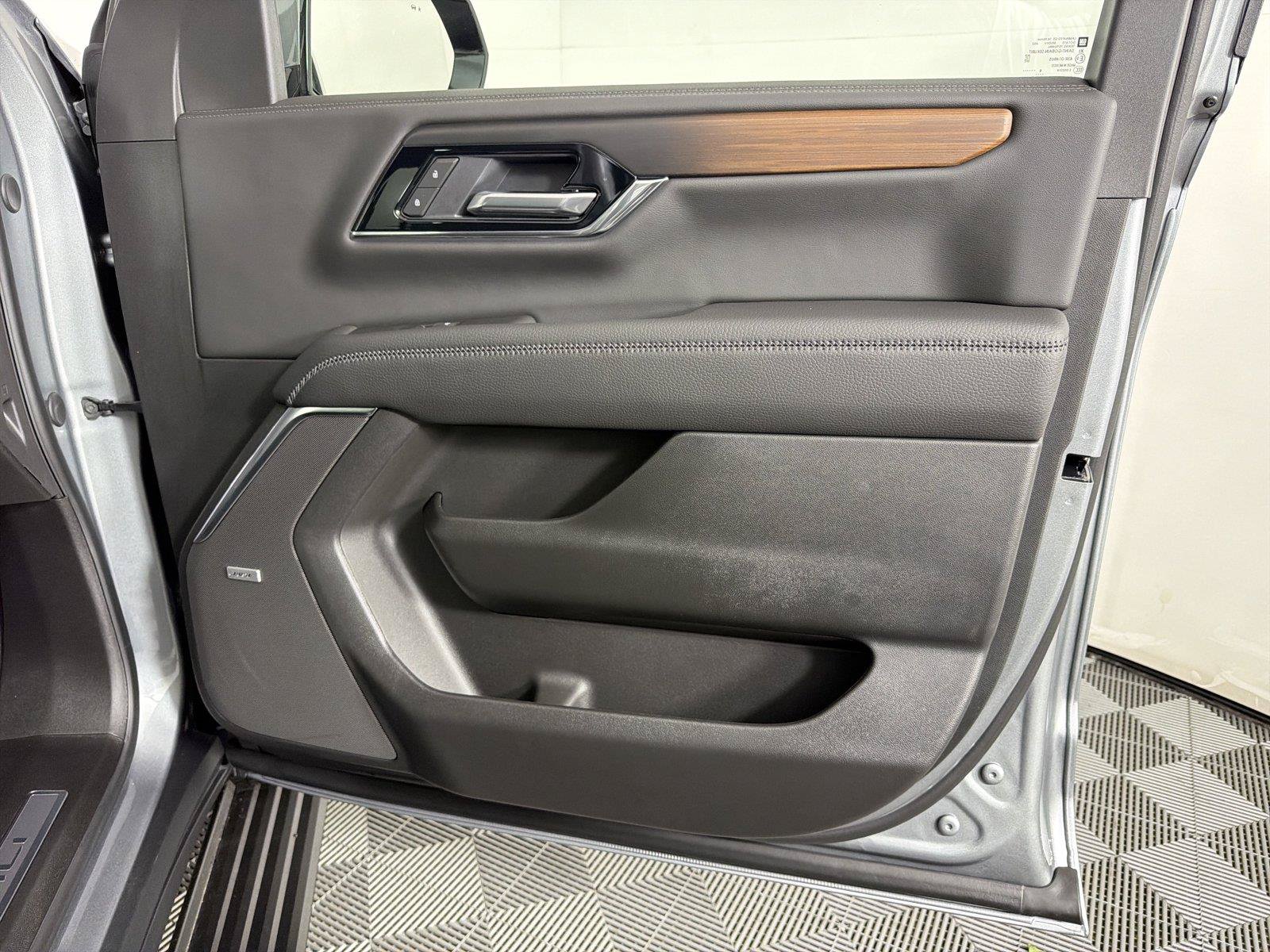 New 2026 GMC Yukon XL Denali w/ Sun & Power Step Package AWD/4WD image 13