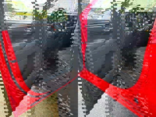 New 2026 GMC Sierra 1500 SLE w/ Preferred Package image 9