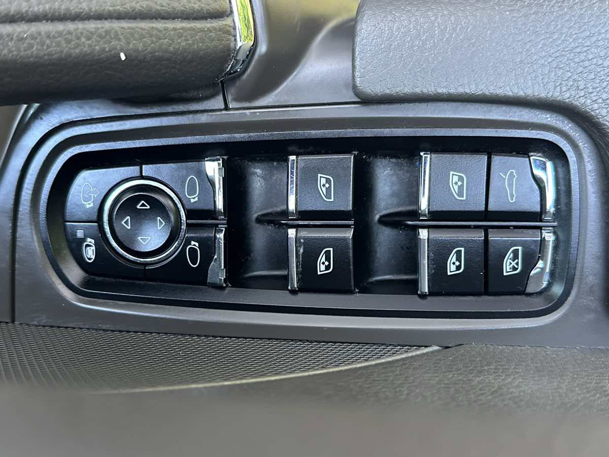 Used 2016 Porsche Cayenne AWD/4WD image 36