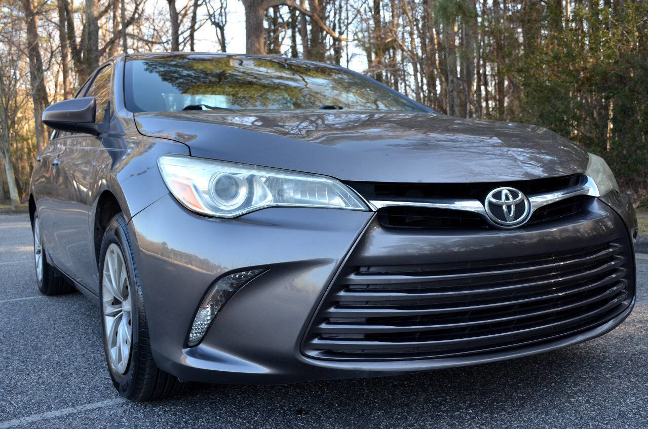 Used 2015 Toyota Camry LE image 3