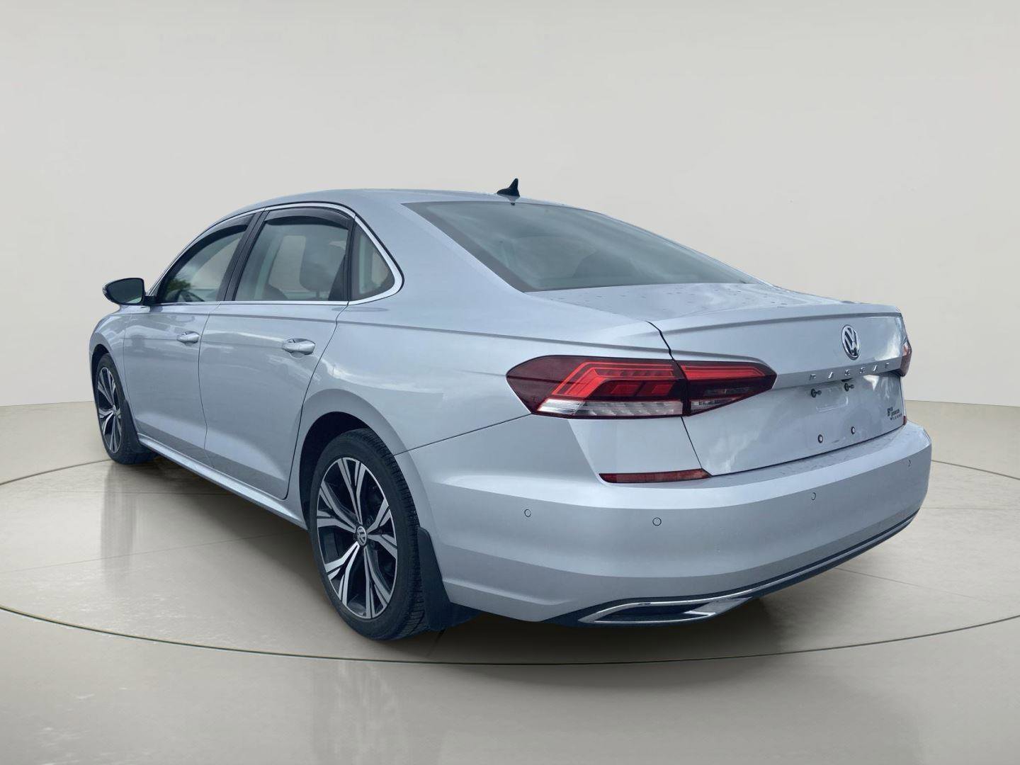 Used 2020 Volkswagen Passat 2.0T SEL FWD image 5