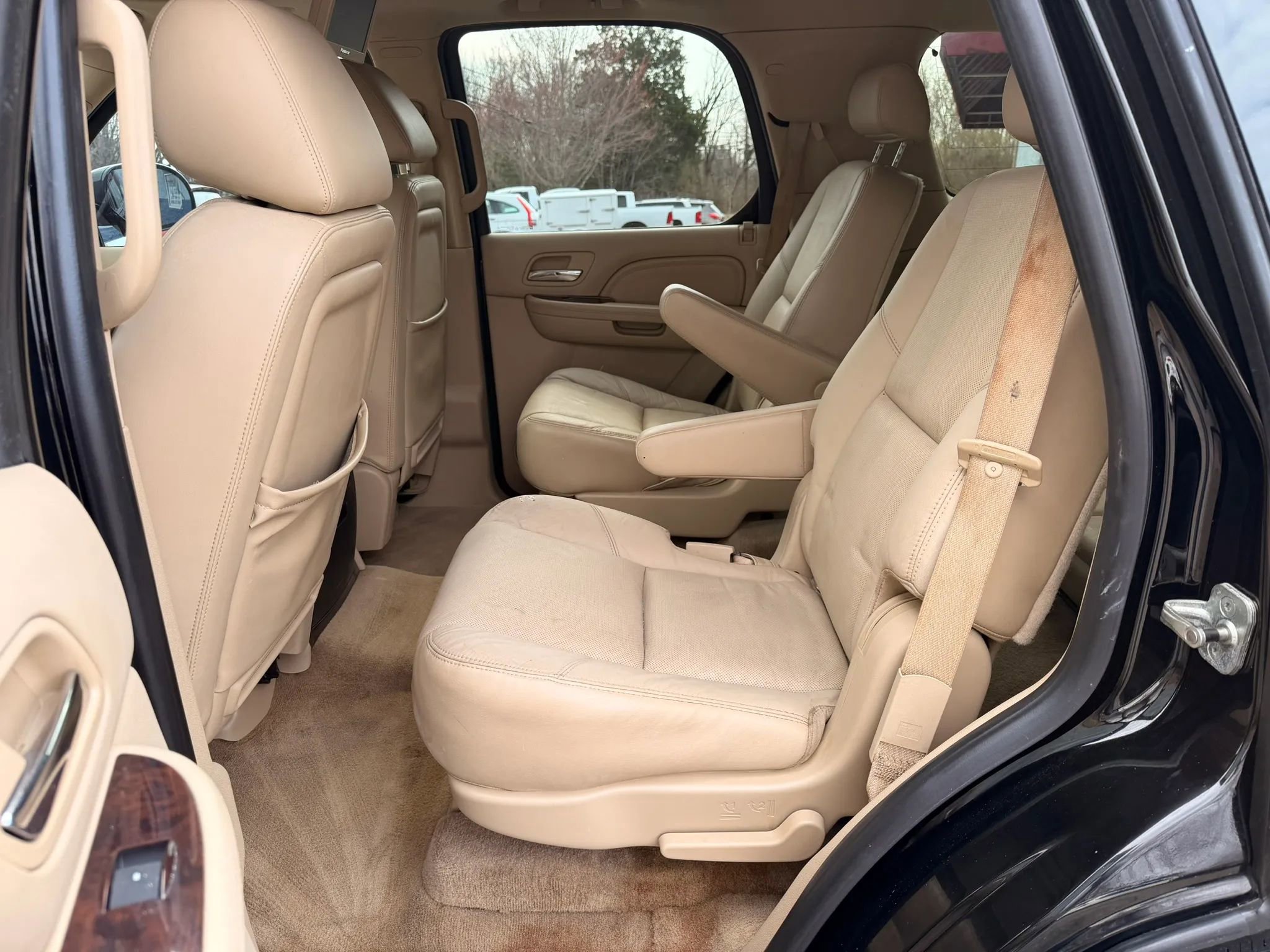 Used 2010 Cadillac Escalade Premium image 21