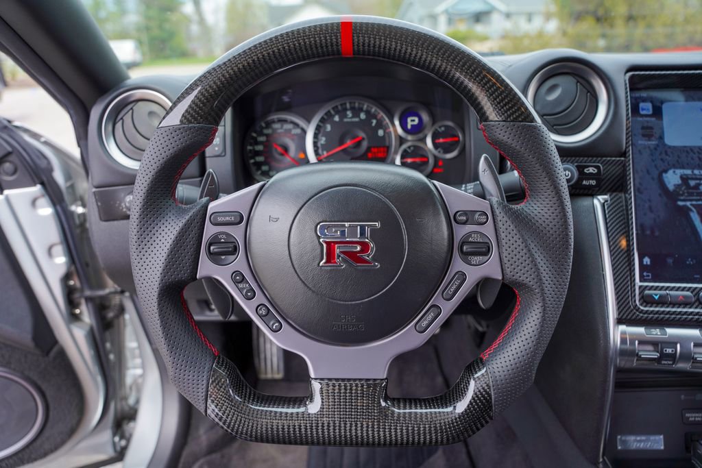 Used 2010 Nissan GT-R Premium image 22