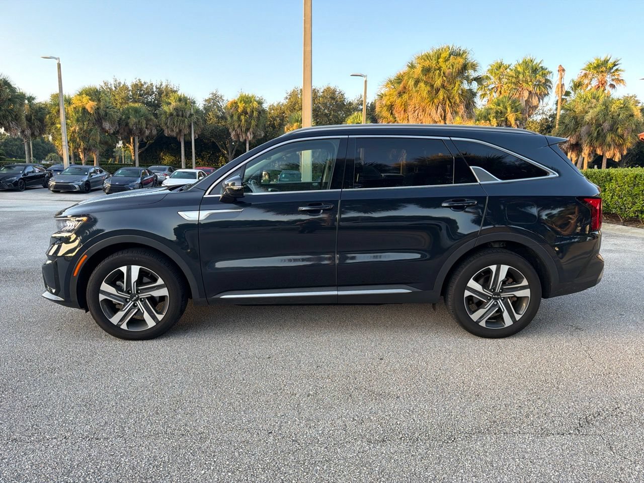 Used 2023 Kia Sorento EX AWD/4WD image 2