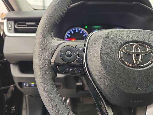 Used 2021 Toyota RAV4 XLE w/ XLE Grade Weather Package AWD/4WD image 29