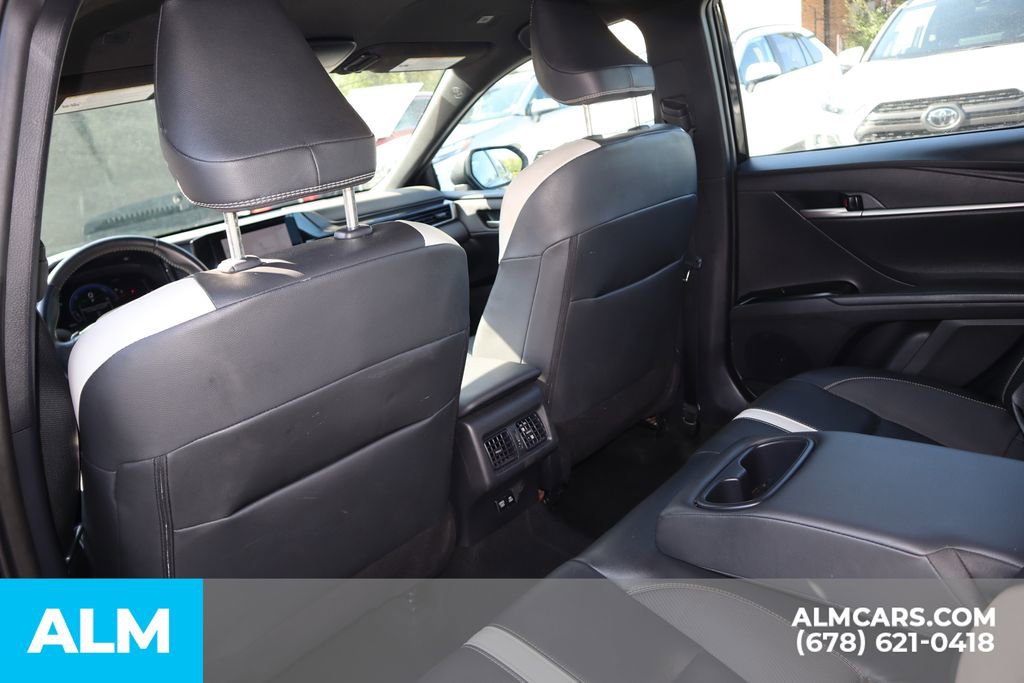 Used 2025 Toyota Camry SE image 18