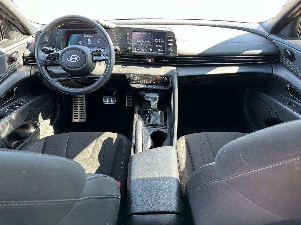 Used 2025 Hyundai Elantra Sport image 13