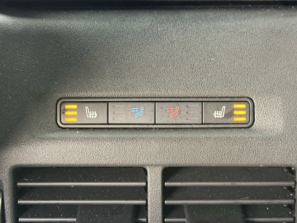 Certified 2025 Land Rover Discovery Sport Dynamic SE image 35