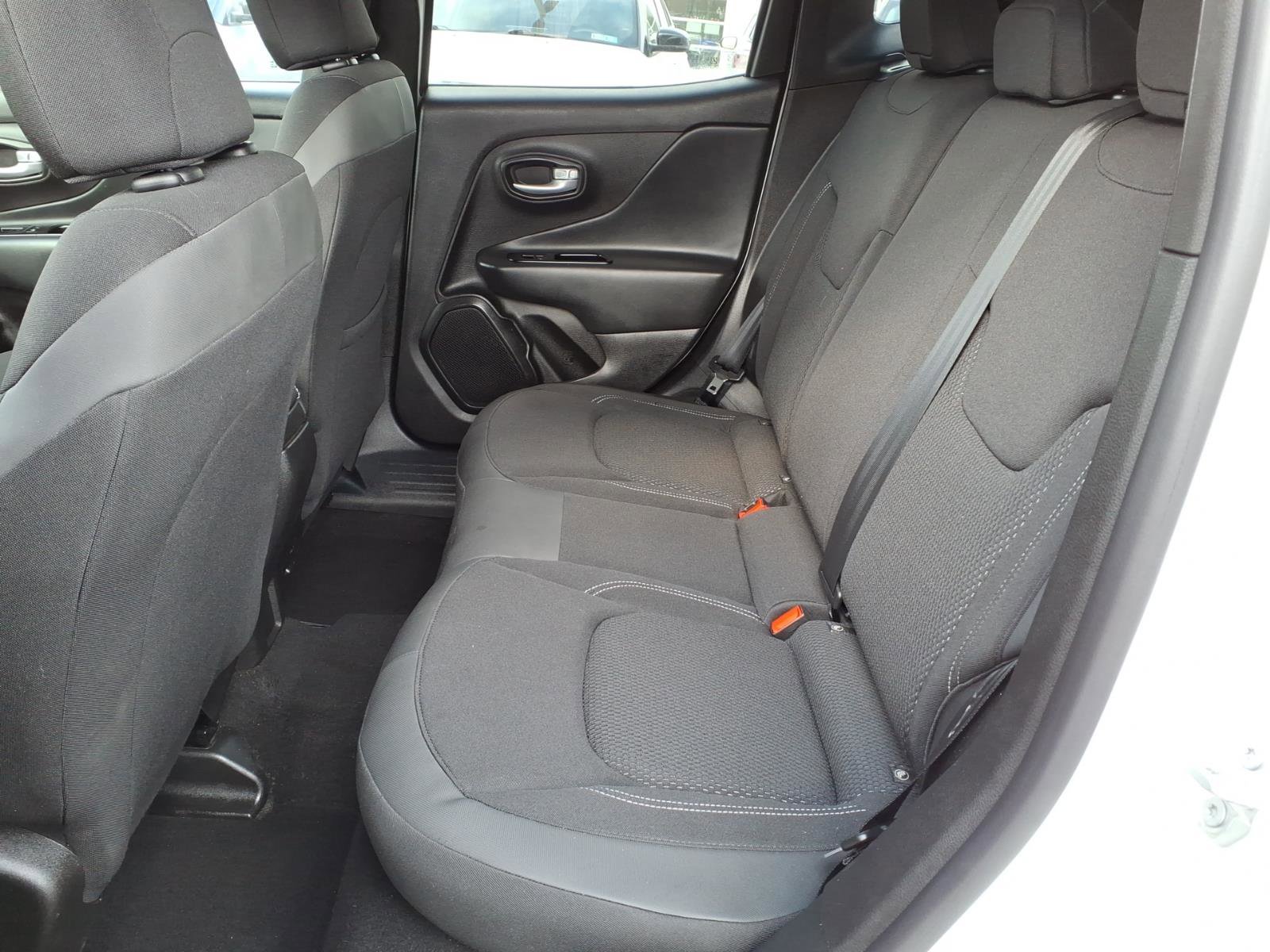 Certified 2023 Jeep Renegade Latitude w/ Premium Group AWD/4WD image 9