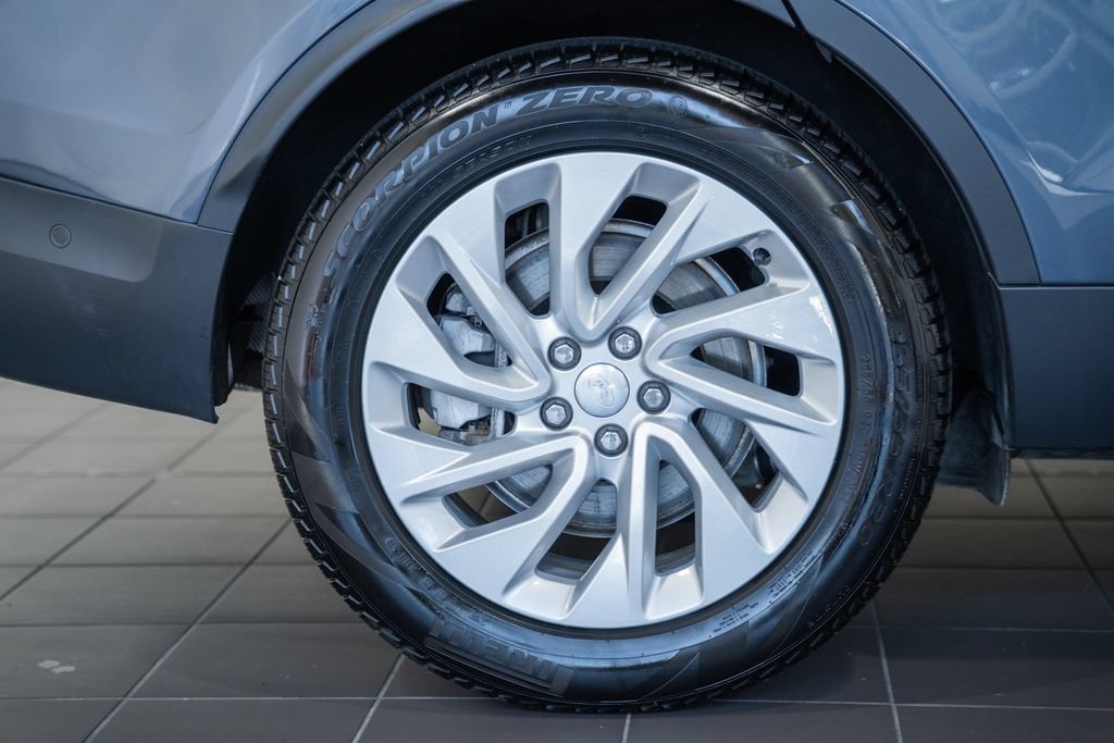 Used 2024 Land Rover Discovery S AWD/4WD image 16