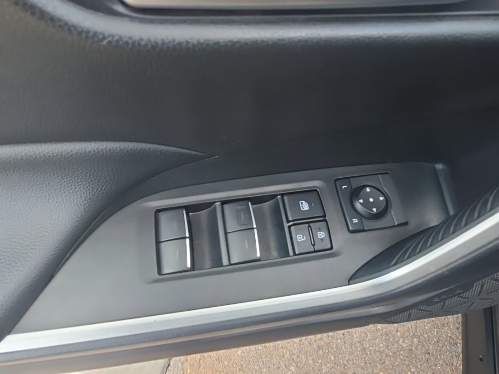 Used 2025 Toyota RAV4 XLE AWD/4WD image 21