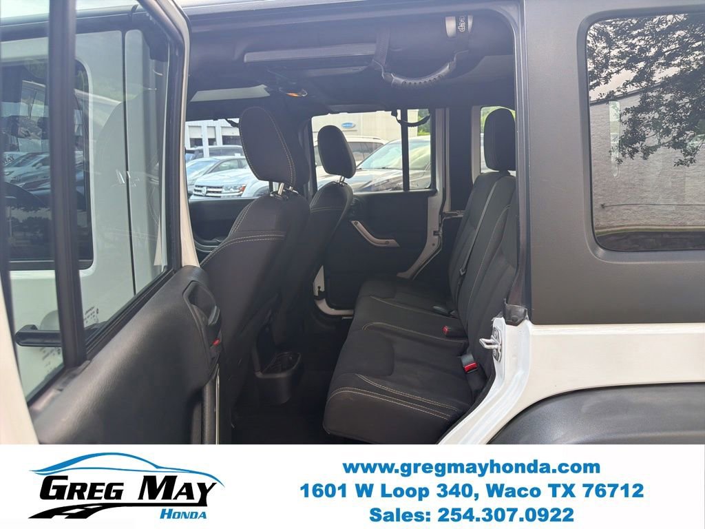 Used 2015 Jeep Wrangler Unlimited Rubicon w/ Connectivity Group AWD/4WD image 22