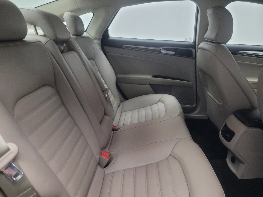 Used 2018 Ford Fusion SE w/ Fusion SE Technology Package FWD image 19