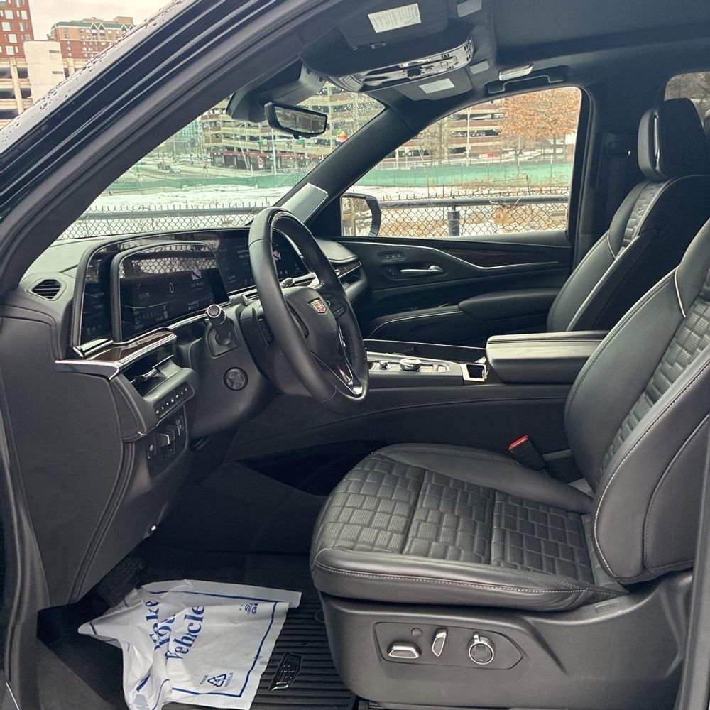 Used 2024 Cadillac Escalade Premium Luxury Platinum image 19