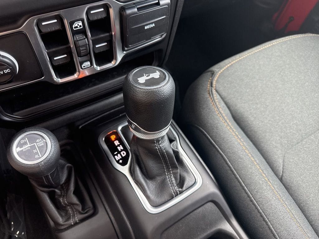 Used 2025 Jeep Wrangler Unlimited Sahara w/ Safety Group image 16