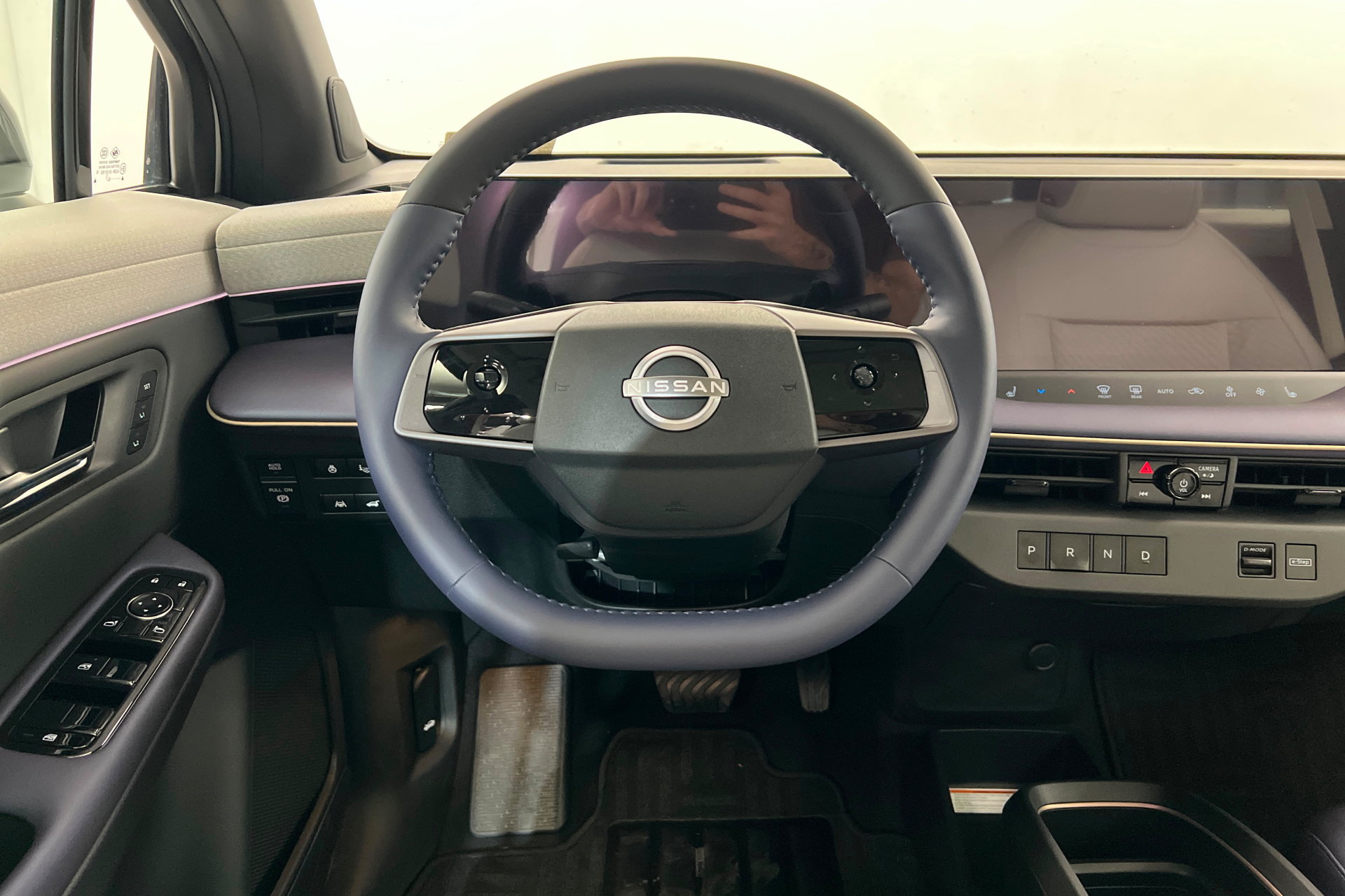 New 2026 Nissan Leaf Platinum+ w/ Illuminated Package FWD image 12