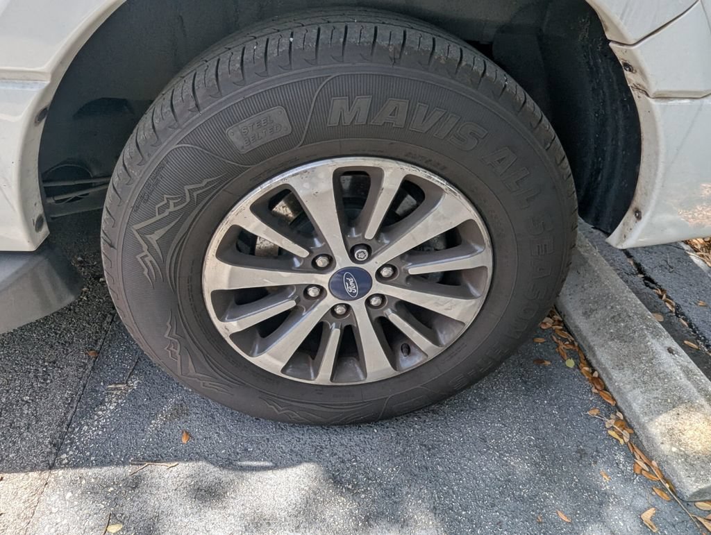 Used 2017 Ford Expedition XLT RWD image 12