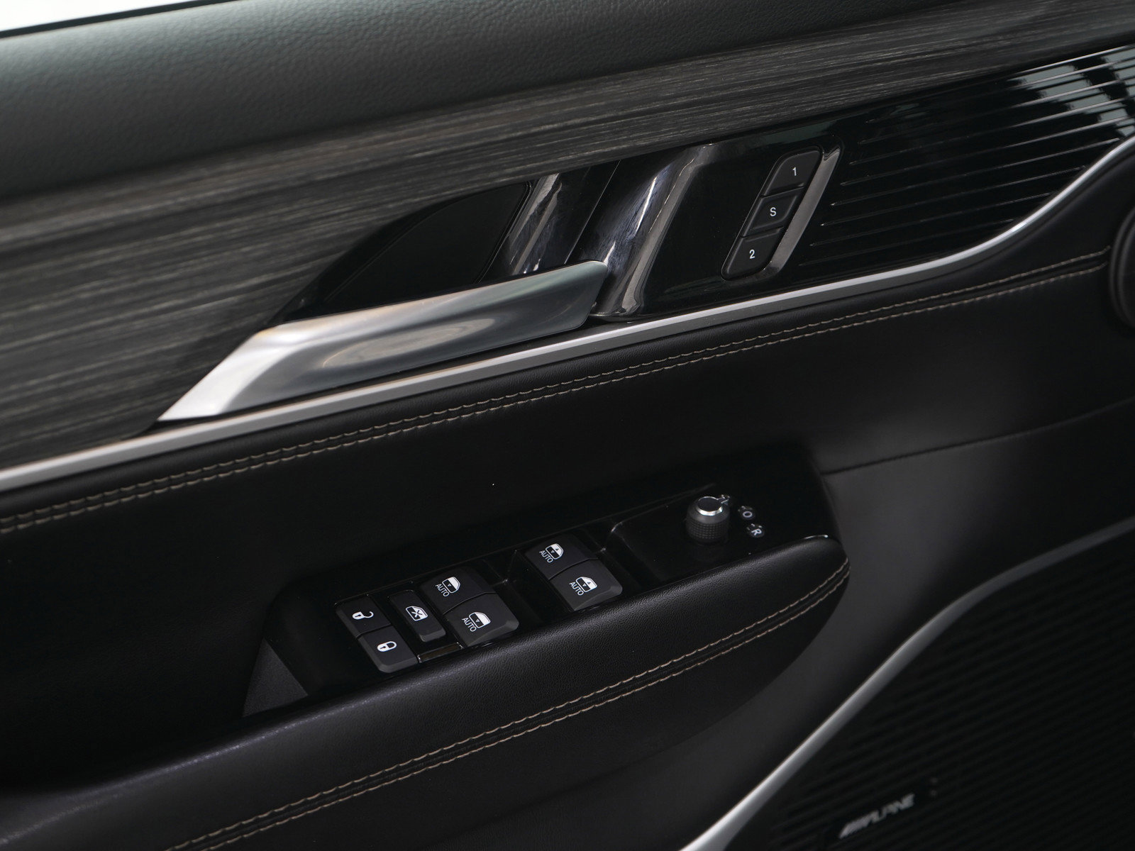 Used 2023 Jeep Wagoneer L Series II w/ Premium Group I image 24