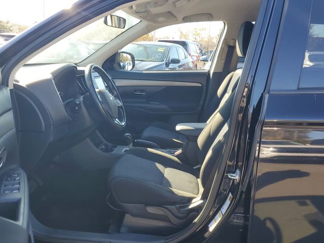 Used 2016 Mitsubishi Outlander FWD image 18