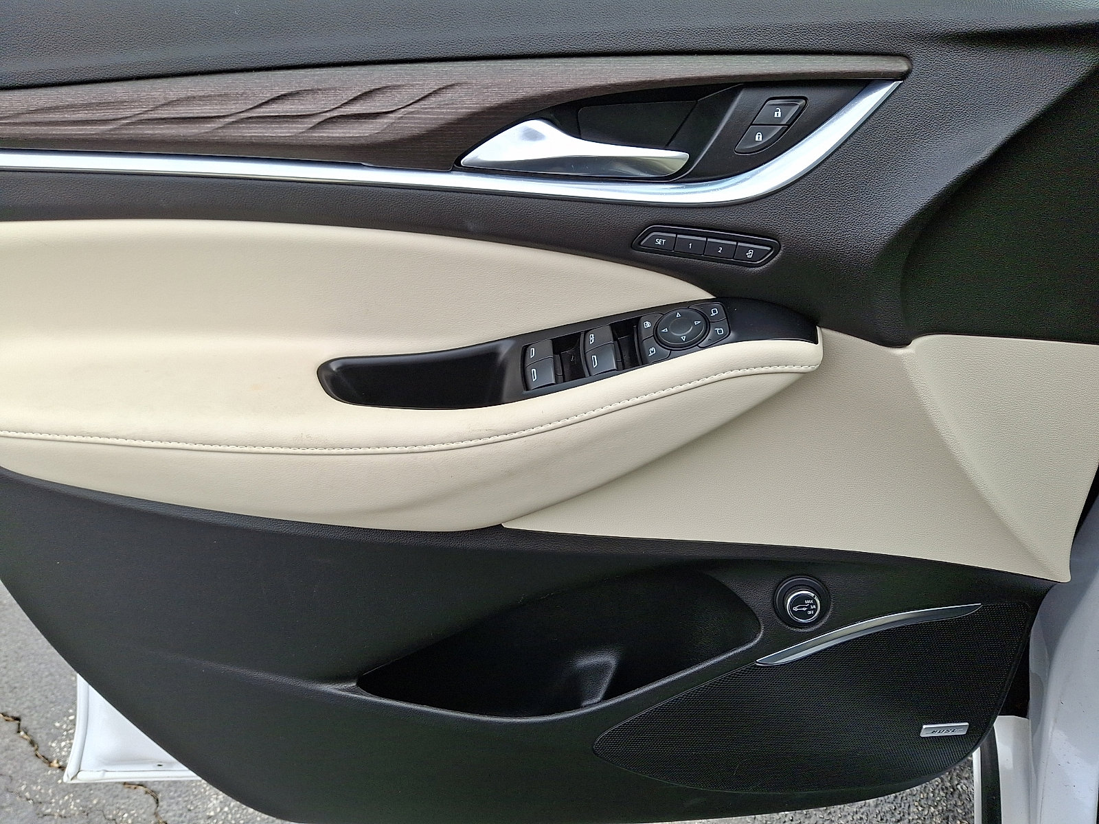 Certified 2024 Buick Enclave Avenir w/ Avenir Technology Package image 16