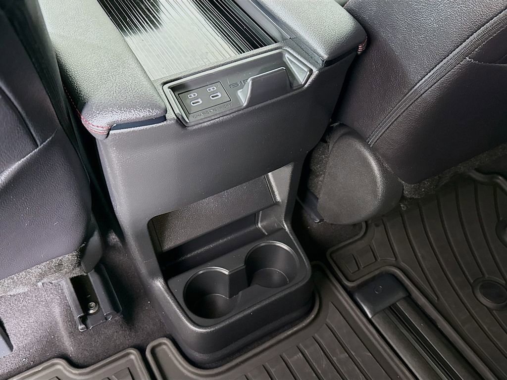 Certified 2025 Toyota Sienna XSE image 28