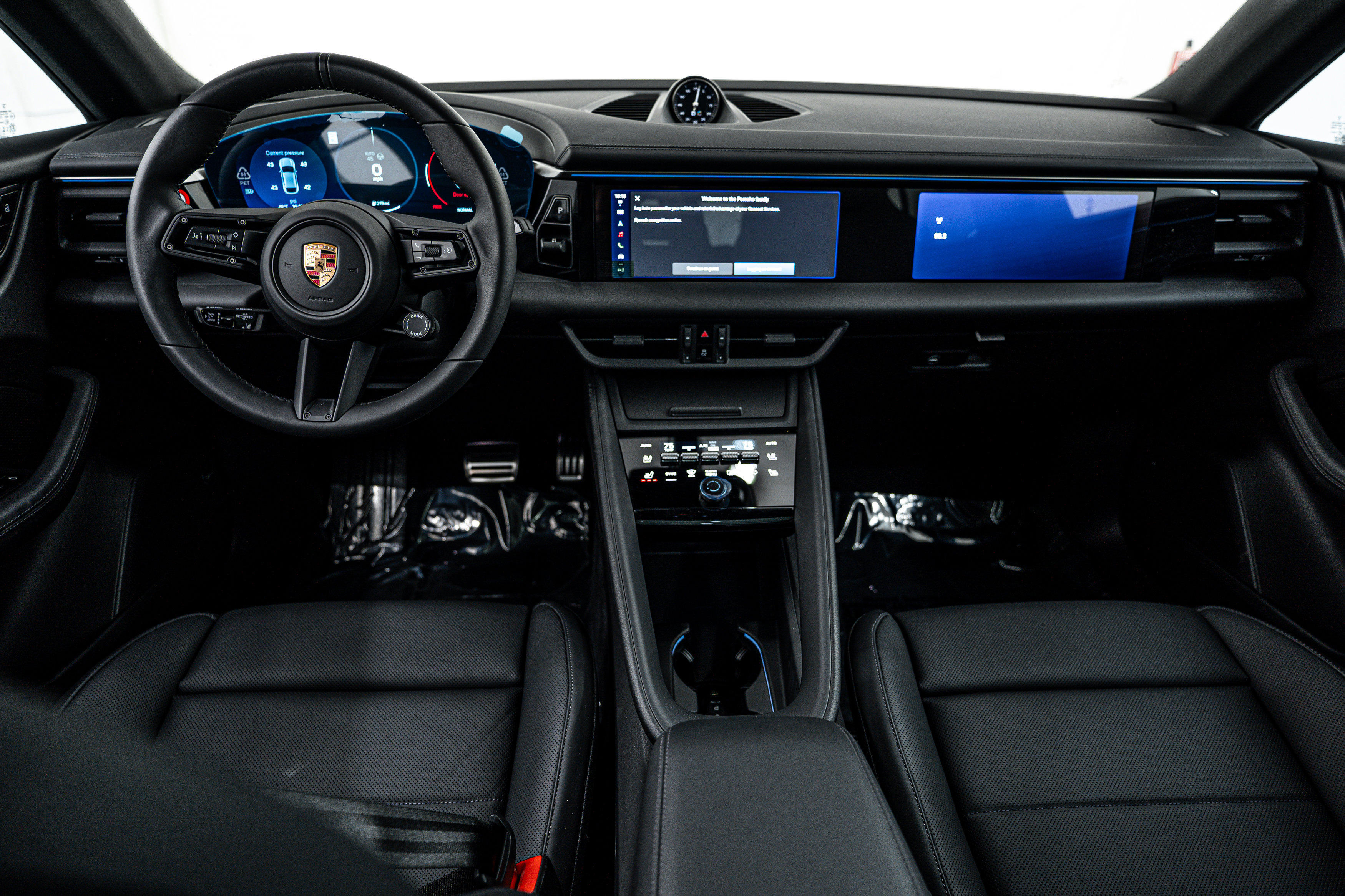 New 2025 Porsche Macan 4S Electric image 14