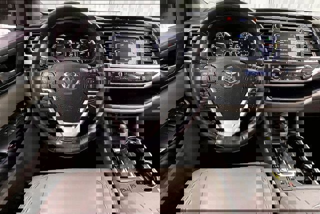 Used 2017 Toyota Highlander XLE image 5