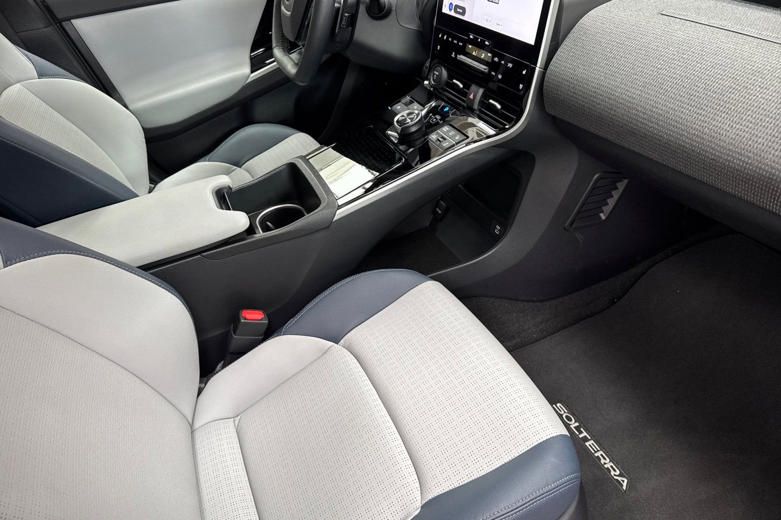 Used 2024 Subaru Solterra Touring image 21