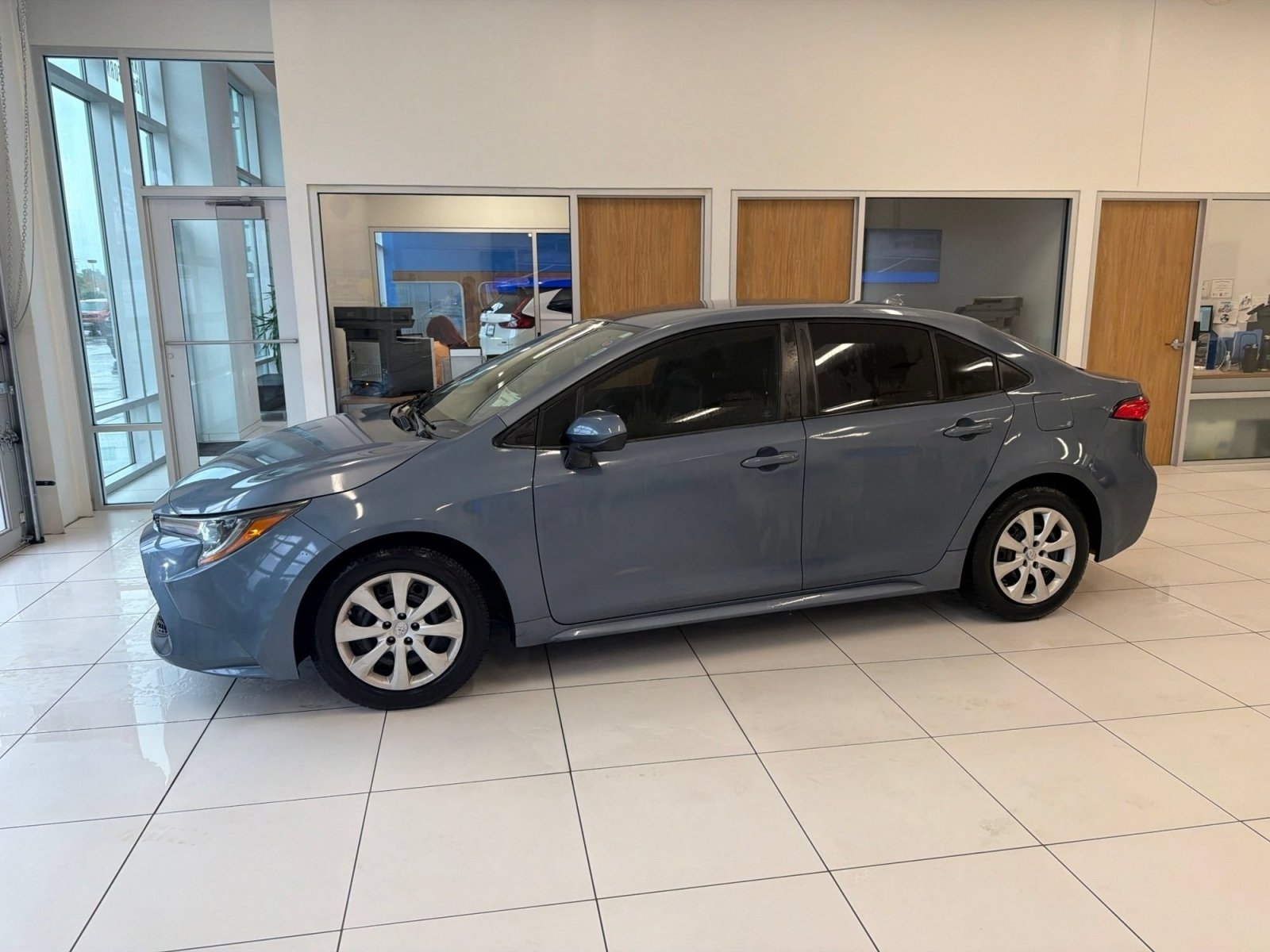 Used 2020 Toyota Corolla LE FWD image 6